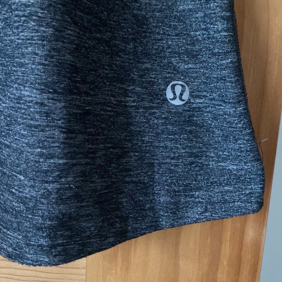 Lululemon mesh back tank size 4 - Picture 2 of 8